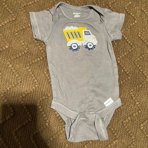 Short sleeve onesie